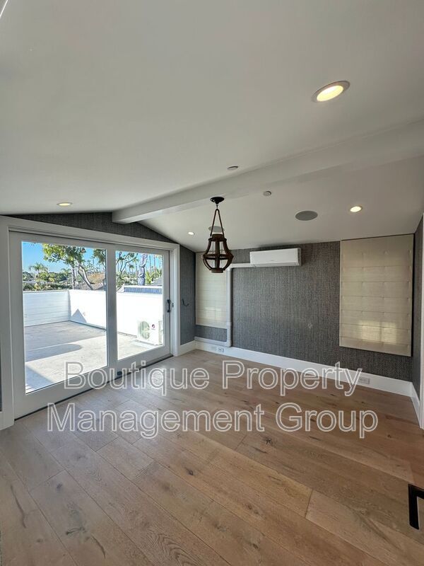 Building Photo - 514 Avocado Ave