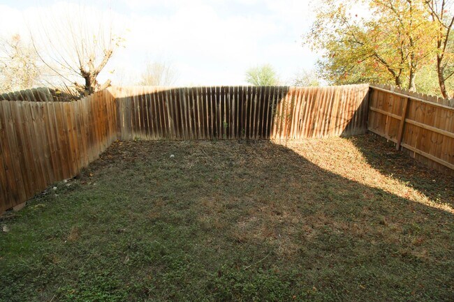 Building Photo - 530 Dukeway Dr