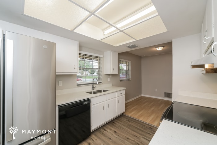 Building Photo - 4750 Kempston Dr