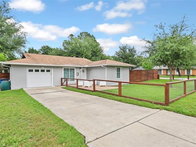 Building Photo - 616 Long Bow Ln