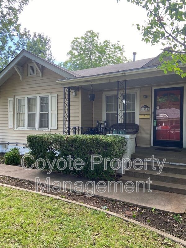 Building Photo - 1524 S Jamestown Ave