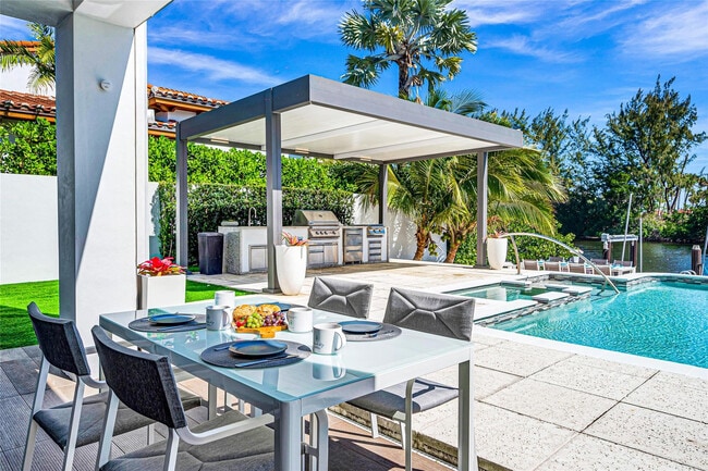 Building Photo - 1430 S Ocean Dr