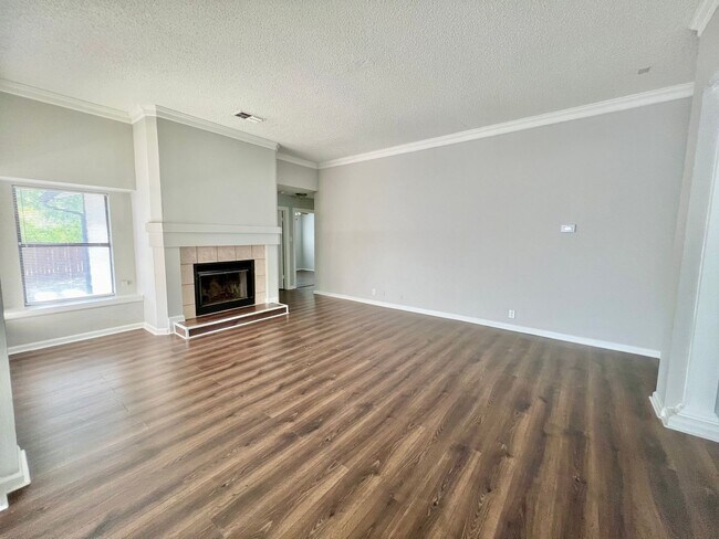 Building Photo - *MOVE IN SPECIAL* Charming 3BR Home Near Randolph AFB with Fireplace & Covered Patio!