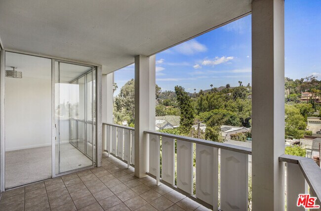 Building Photo - 4455 Los Feliz Blvd