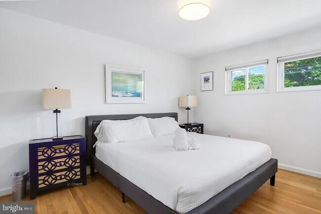 Building Photo - 9724 Admiralty Dr