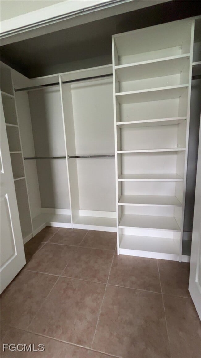 Building Photo - 1020 NE 8th Pl