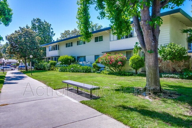 Building Photo - 14225 Lora Dr