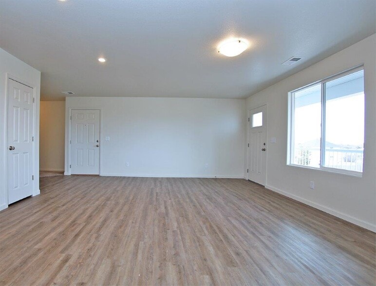 Building Photo - 6334 Yellowstone Rd
