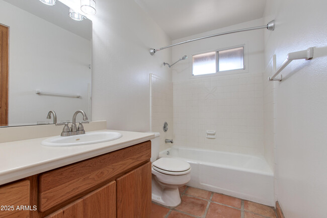 Building Photo - 1119 E Balboa Dr