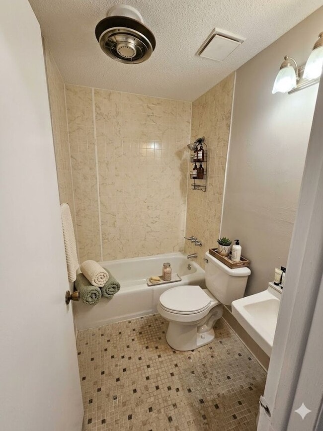 Building Photo - 6340 Ginger Cir