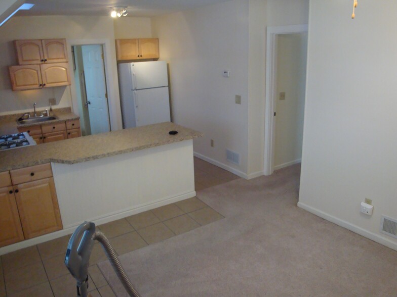 Open kitchen living room - 1524 Westwood Ave