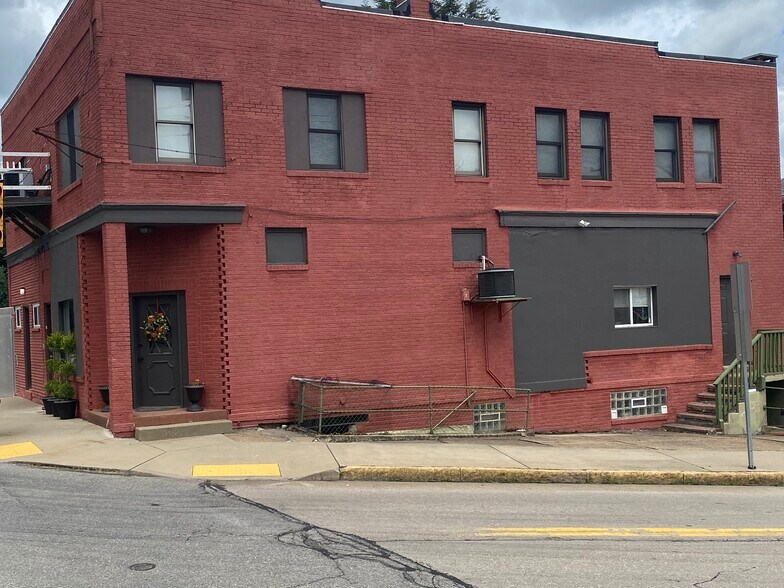 Building Photo - 1447 State Ave