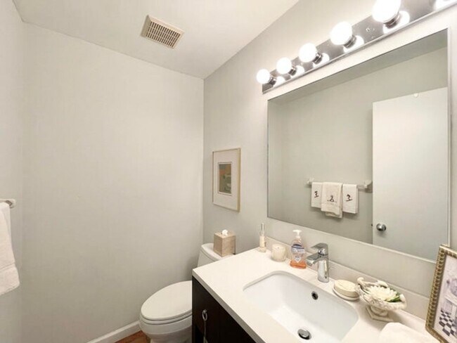 Building Photo - 11933 Waterwood Dr