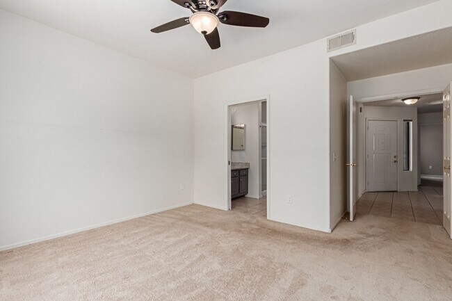 Building Photo - Beautiful 2 bed/2bath condo in Scottsdale!!