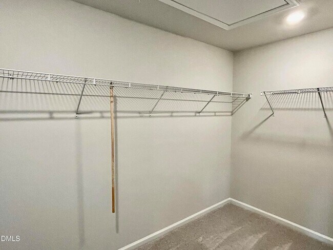 Building Photo - 154 Paramount Dr