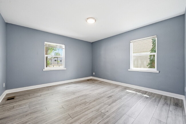 Building Photo - $2,820.95 with $300 off the first month's rent, 4 Beds - 2 Bath, Single Family Home in Denver wit...