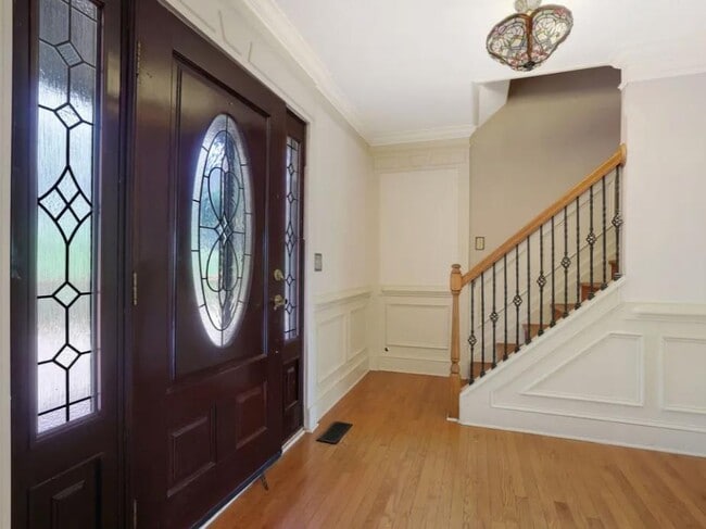 Building Photo - 6963 Whispering Oaks Ct