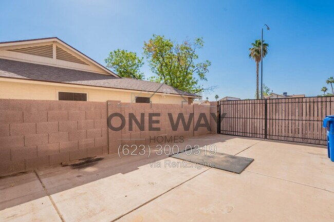 Building Photo - 1325 W Lobo Ave