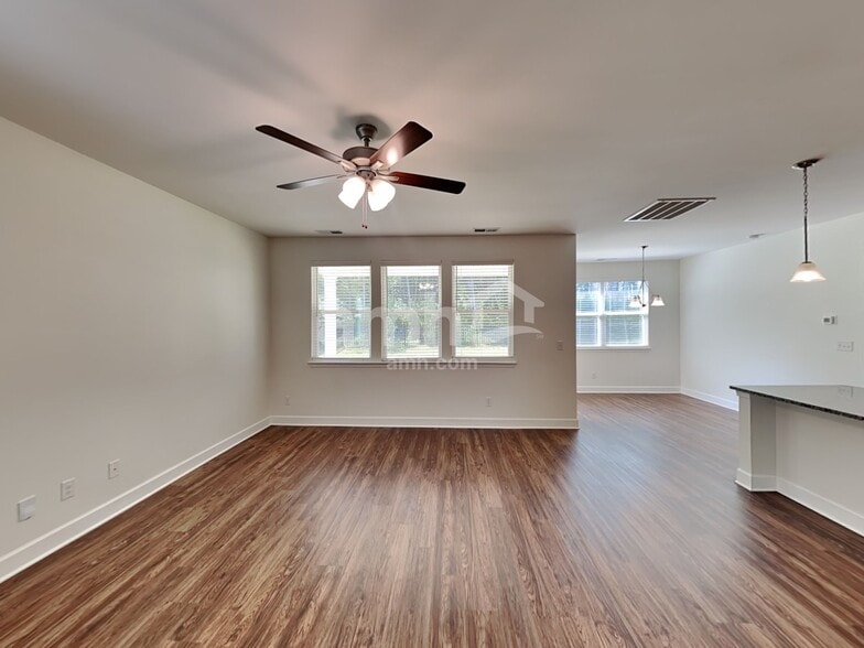 Building Photo - 5820 Zurich Rd