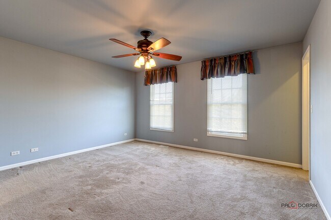 Building Photo - 1214 Shoreline Dr