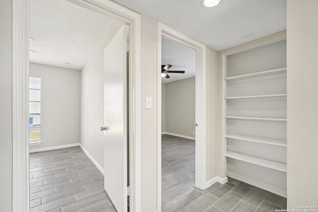 Building Photo - 10609 Starcrest Dr