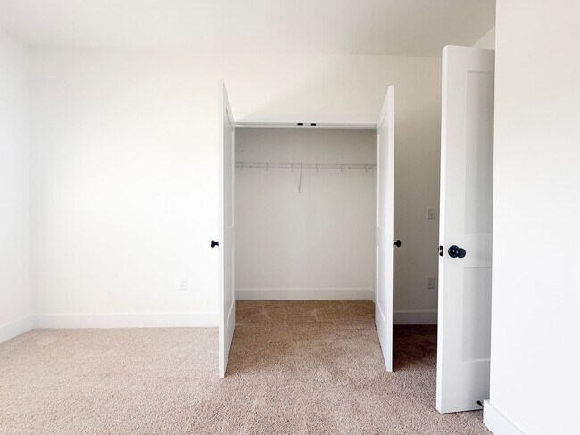 Building Photo - 3-Bedroom Home Steps from Resort-Style Pool with Jack-and-Jill Bath