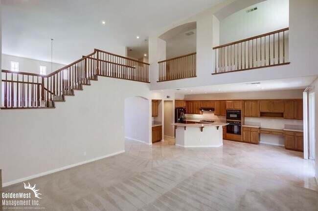Building Photo - Gorgeous 4Bdm 2.5Ba Two-Story Home in San ...