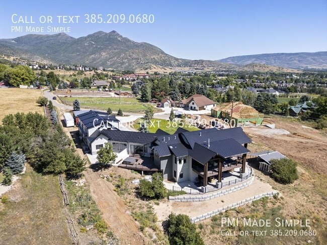 Building Photo - GORGEOUS Luxury Home in Scenic Midway - Qu...