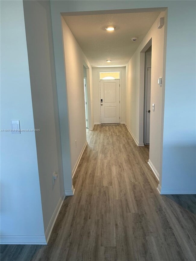 Building Photo - 632 Taylor Grvs St