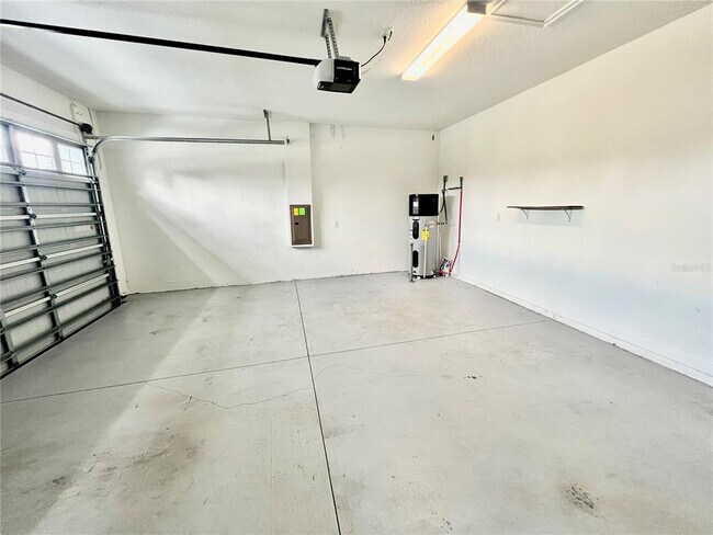 Building Photo - 1498 Bunker Dr