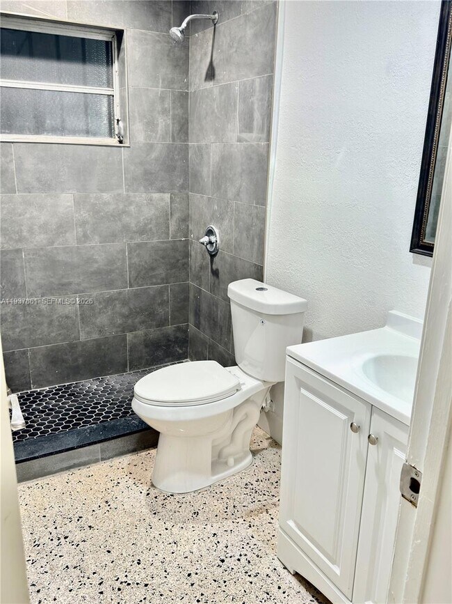 Building Photo - 1141 NW 32nd Ave