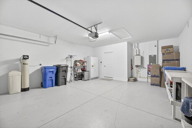 Building Photo - 17334 Holly Wl Ave