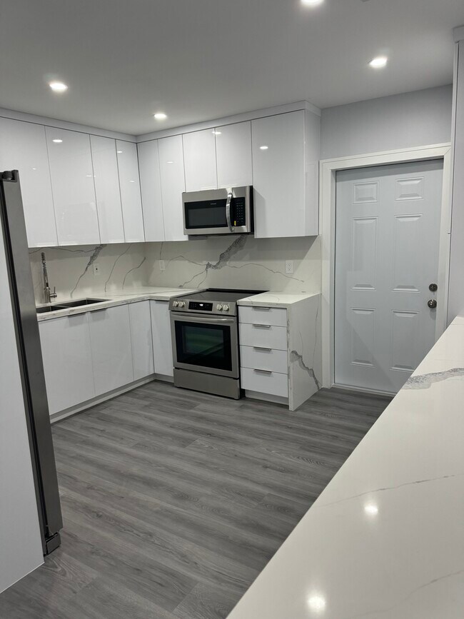 Building Photo - 1230 NW 70th St