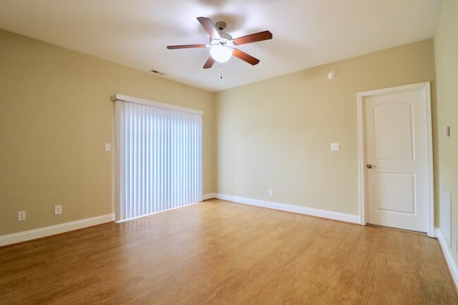 Building Photo - 302 Capstone Dr