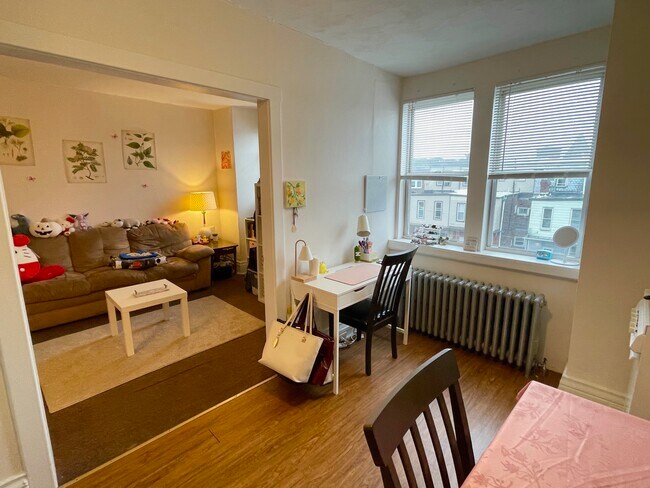 Building Photo - 3604 Dawson St