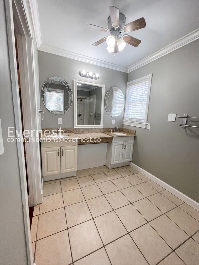 Building Photo - 3 Bed/2 Bath Home with Off-Street Parking / Pet-Friendly / Available Now!