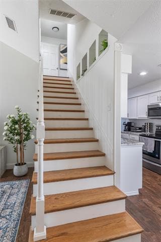 Building Photo - 8073 Bonnie Cir