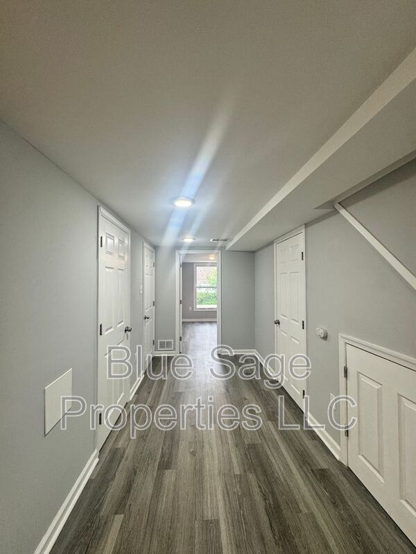 Building Photo - 398 Westmont Dr