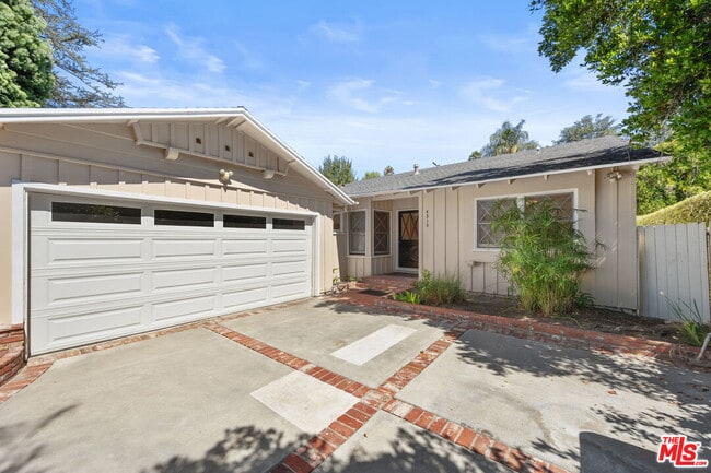 Building Photo - 4316 Bellaire Ave