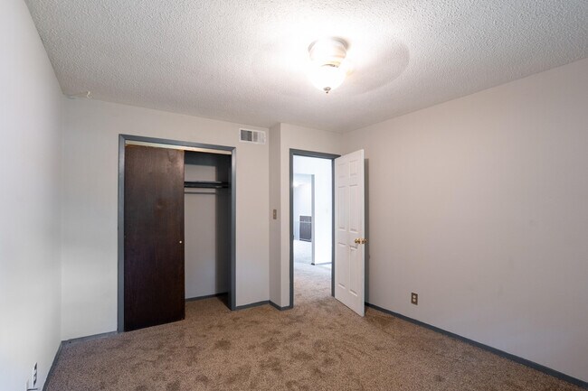 Building Photo - 4246 Santa Anna Dr