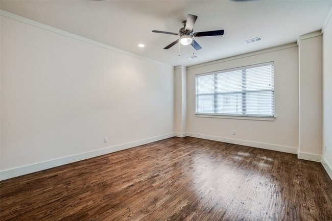 Building Photo - 4316 Hartford St