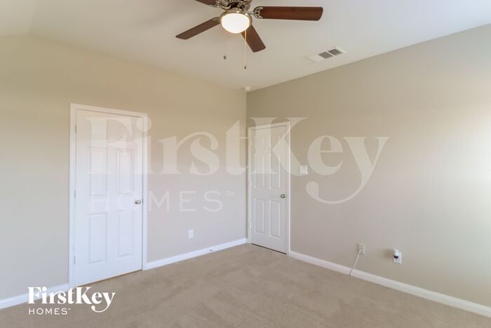Building Photo - 325 Meadow Ridge Dr