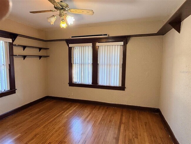 Building Photo - 1908 20th Ave N