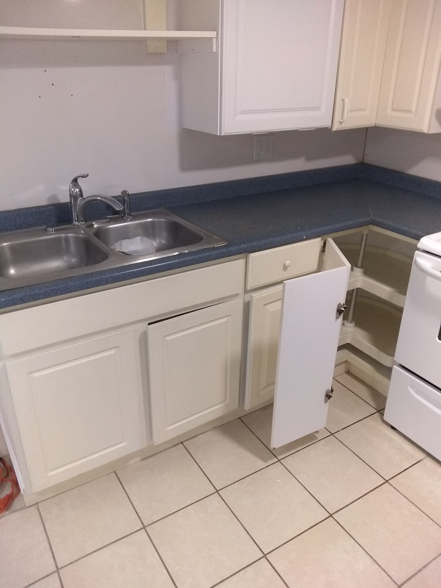 Kitchen sink - 107 School St