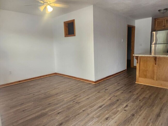 Building Photo - 1405 Neil Ln