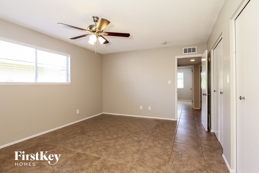 Building Photo - 4054 W Mission Ln