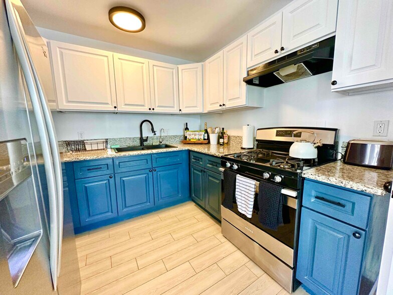 Building Photo - 72319 El Paseo Dr