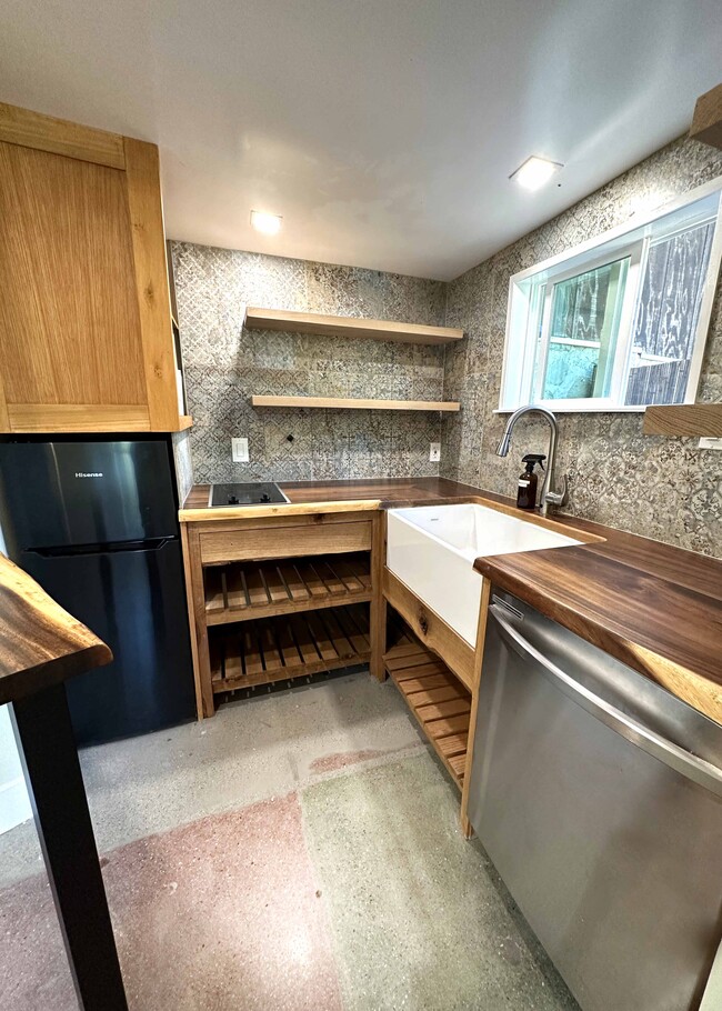 Building Photo - 119 S Alvarado St