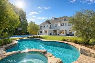 Building Photo - 5946 Woodlake Ave