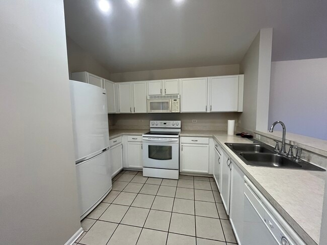 Building Photo - 1127 Silverstone Dr